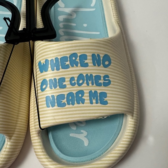 Bluey Women’s Chilli Heeler Slide Sandals - Cream and Blue - Picture 3 of 8